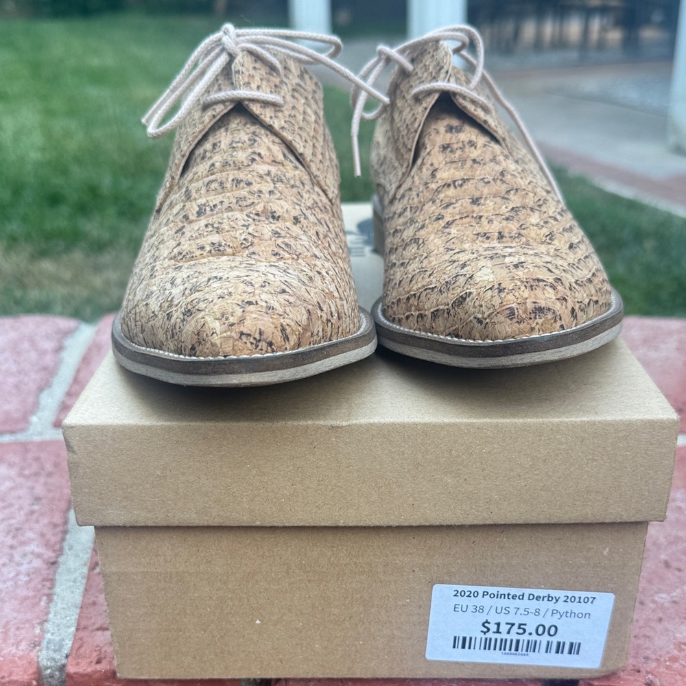 Women's Tan Flats